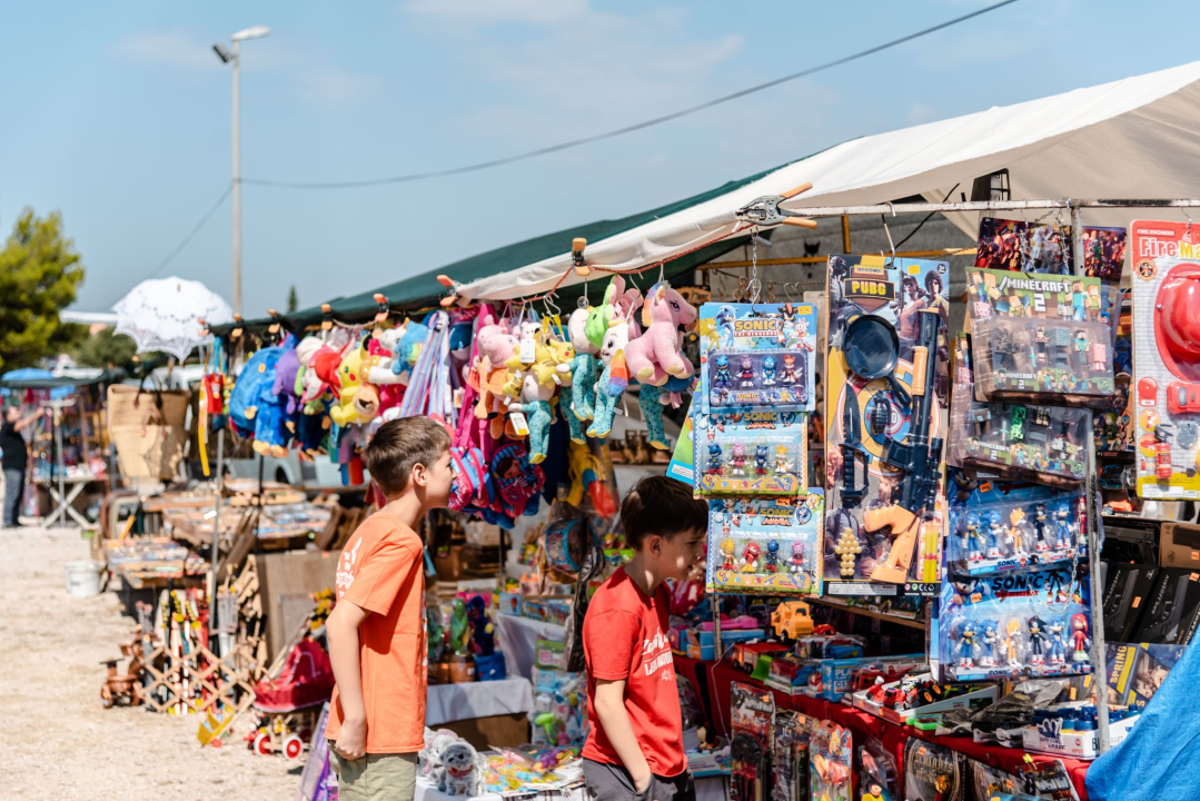 Janjetine nema, ali ima kukuruza: Pečenog, kuhanog i u obliku kokica. I brdo plastike 