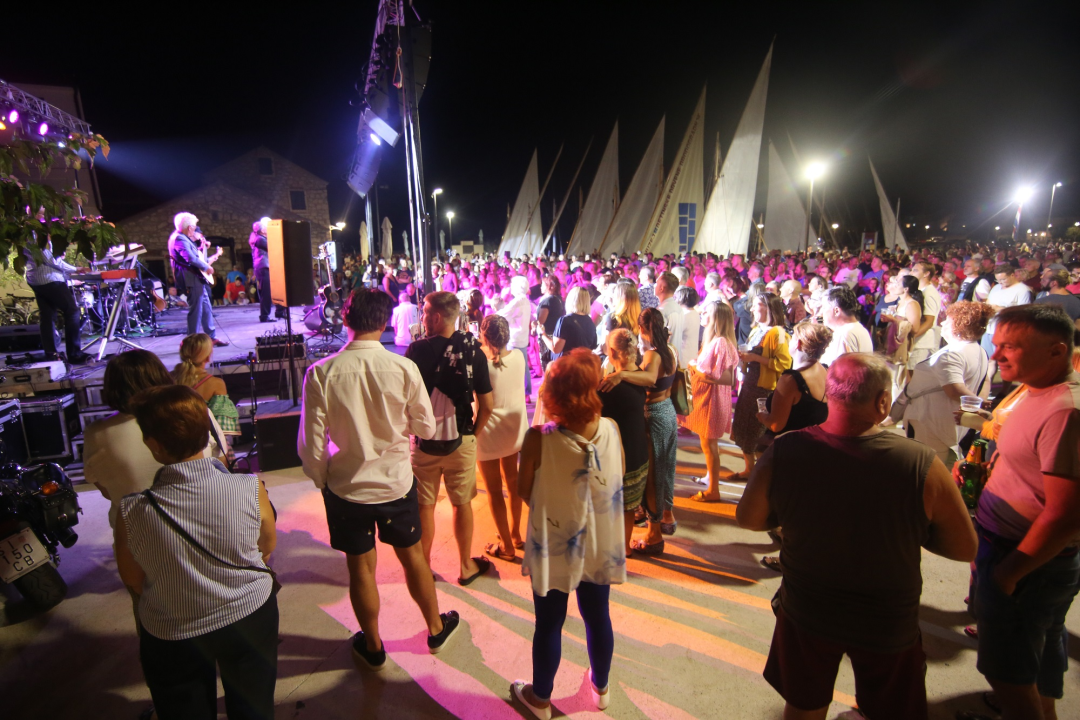 Završila je 20. Regata za dušu i tilo, Betinjani feštali uz Karana