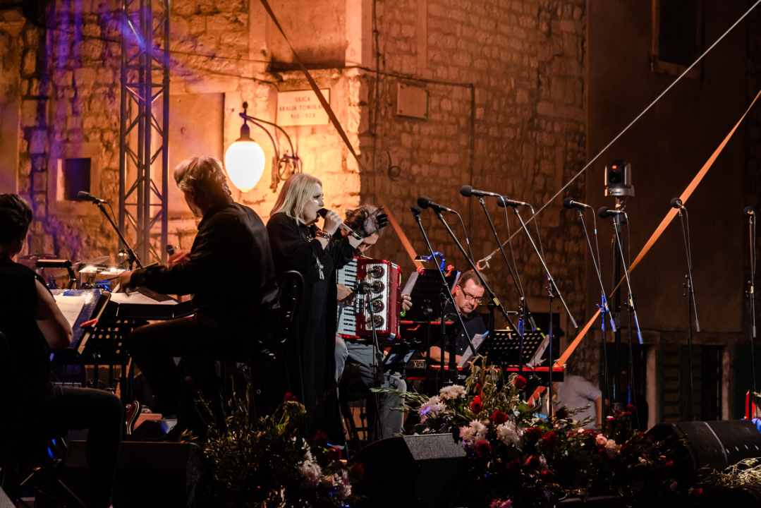 Dok žiri bira pobjednike i dok se zbrajaju glasovi publike, pogledajte fotografije svih izvođača 25. Šansone