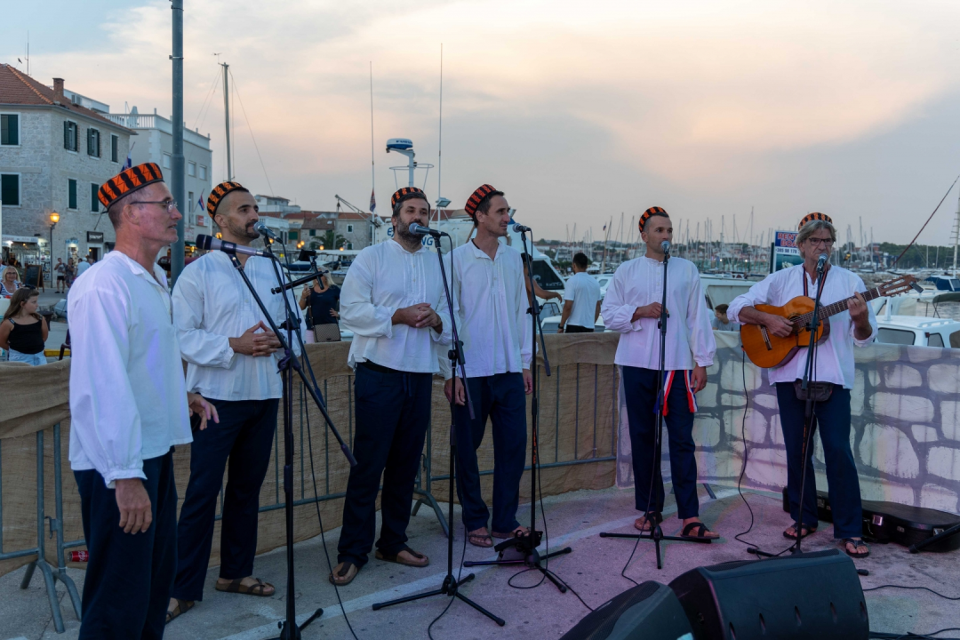 ‘Fešta od šaše i pulente’ tradicionalno proslavljena na vodičkoj rivi