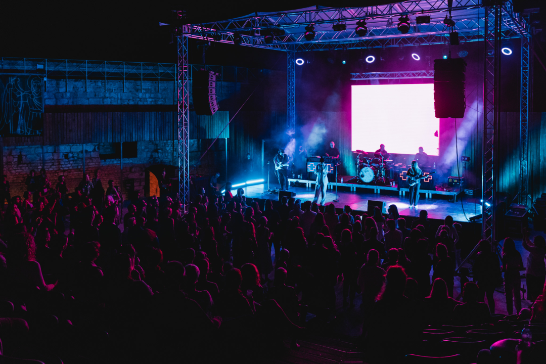 I Meghan Markle bi plesala da je bila na sv. Mihovilu: Konstraktin ‘zdrav’ plesnjak za publiku od vrtića do umirovljenika!