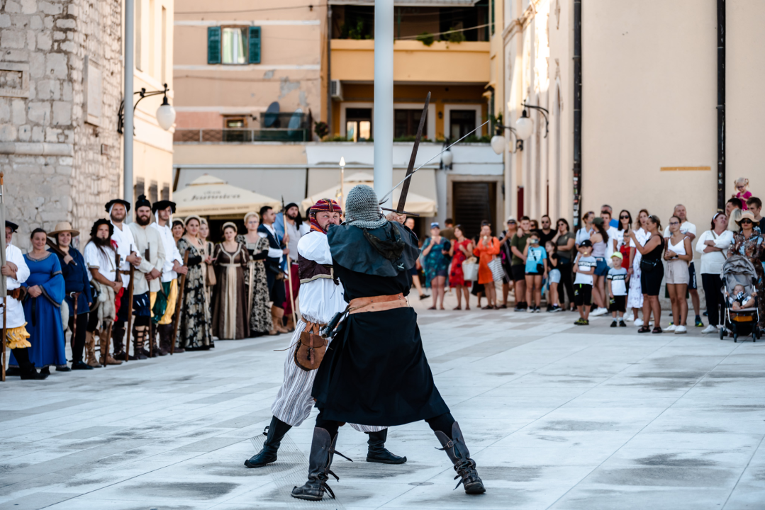 Mačevanjem povijesnih postrojbi na Poljani počela 'Opsada Šibenika 1647.' 