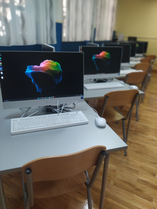 Gimnazijska informatička učionica u novom ruhu: Nabavljena 24 nova računala