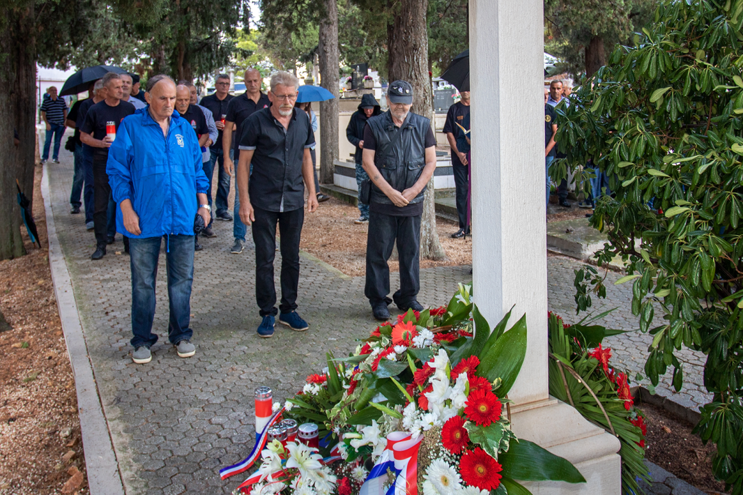 Uz koncert Tihe Orlića obilježena 31. obljetnica oslobađanja rogozničkih  vojarni