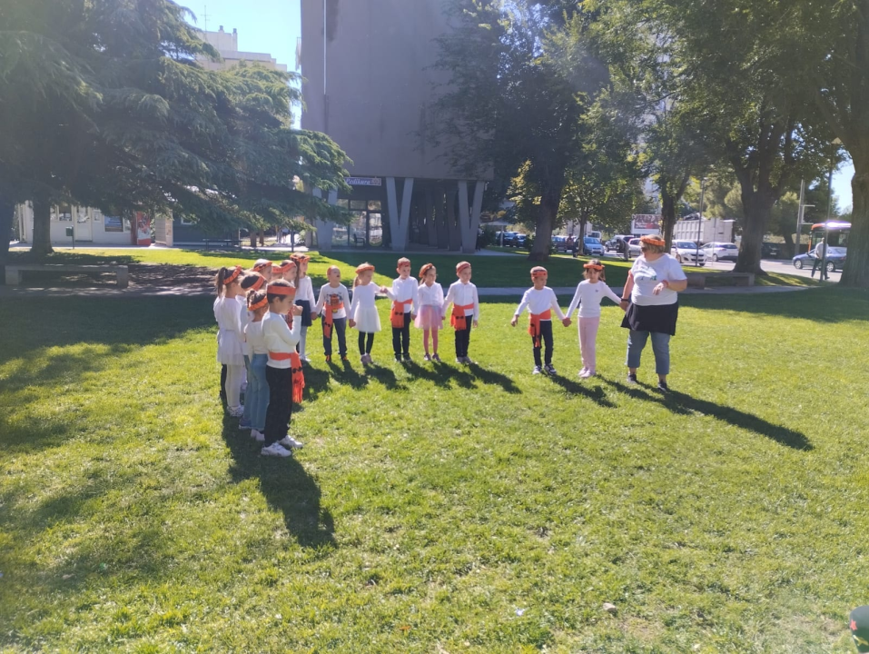 U povodu sv. Mihovila šibenski mališani nastupili na Baldekinu