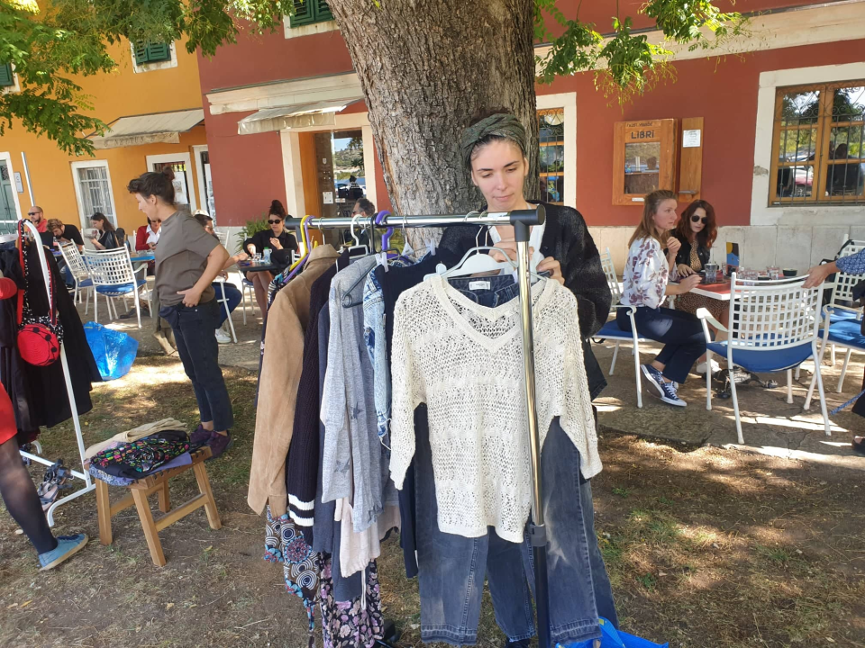 Buvljak ispred Azimuta: Uključile se i Šibenske šape, prihod ide za liječenje nezbrinutih i bolesnih životinja