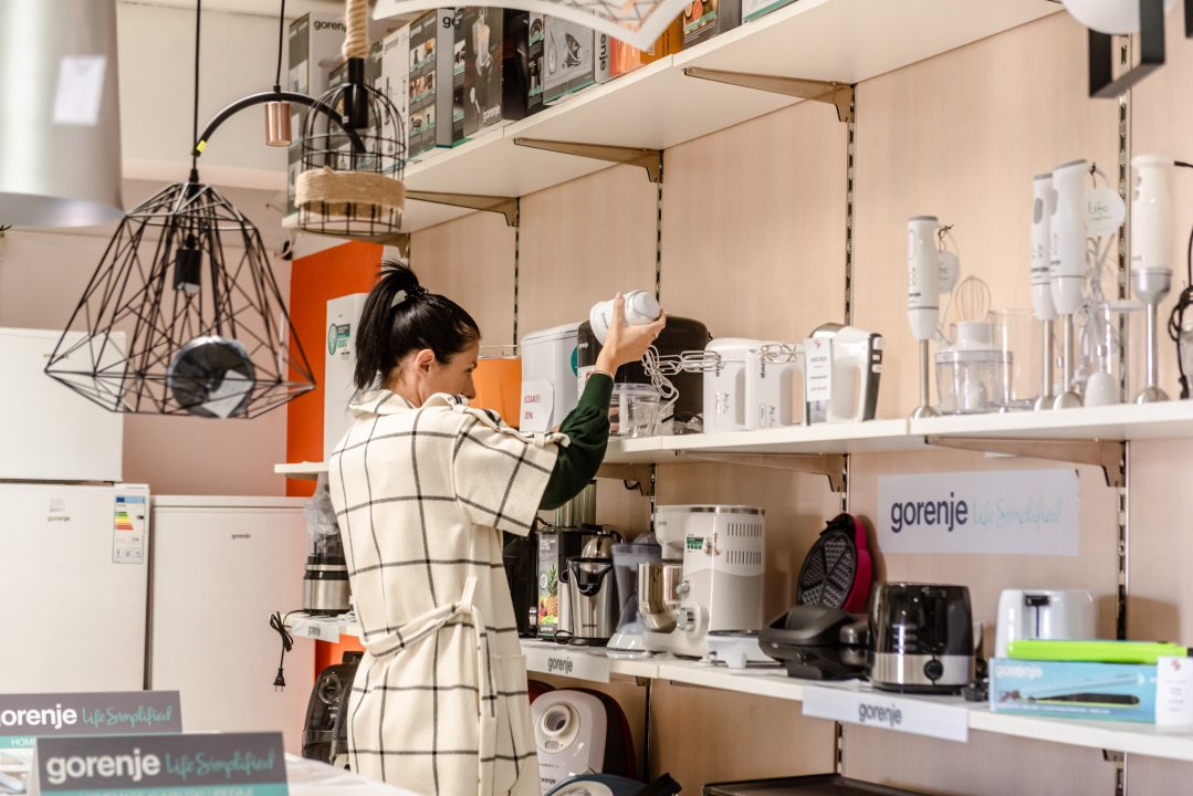 U El Bakoti opremite cijelu kuhinju uz renomirane brendove Midea, Faber i Franke! 