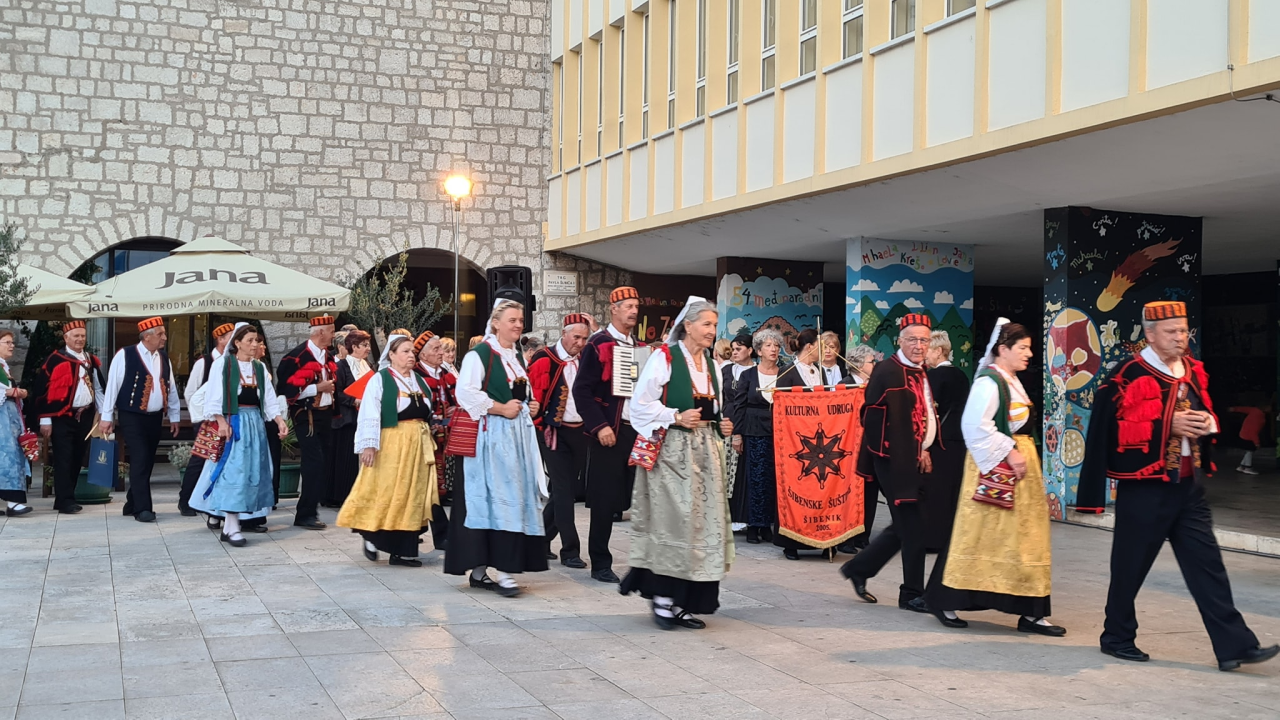 U Šibeniku se okupili KUD-ovi iz županije, ali Šibenčani nisu baš pohrlili na njihov nastup