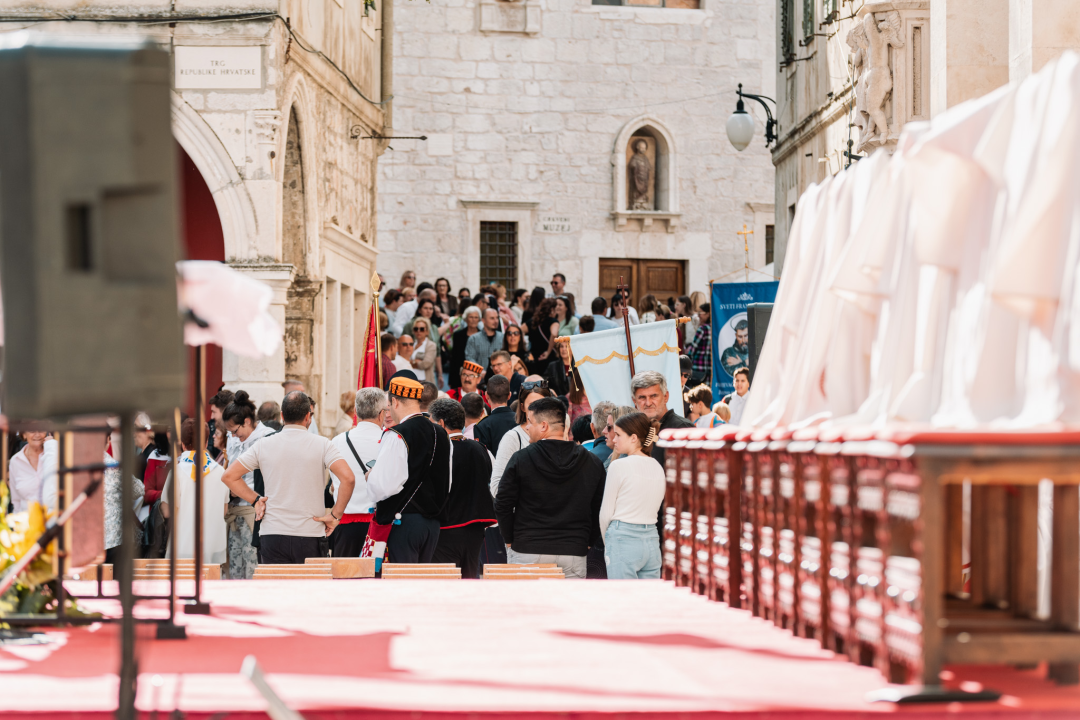 Procesijom gradskim ulicama počela proslava sv. Mihovila, nebeskog zaštitnika Šibenika