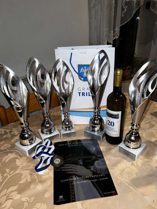 Vodiške mažoretkinje s turnira se vratile s medaljama i peharima