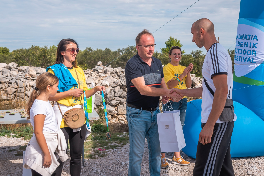 Oko 350 sudionika uživalo je u brojnim sportskim aktivnostima proteklog vikenda na Malom Vignju, Zlarinu i Baldekinu!
