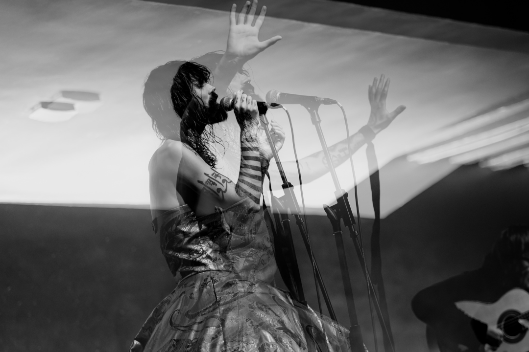 Vrećin glas, gitara i lutnja Edina Karamazova oduševili sinoć Šibenčane u Arsenu