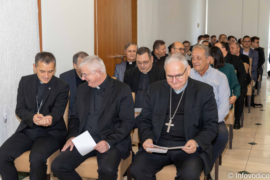 U Vodicama započeo međunarodni znanstveni simpozij crkvenih pravnika