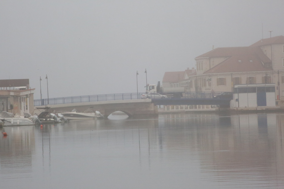 Tisno prekriveno maglom izgleda kao da ga je naslikao Claude Monet!