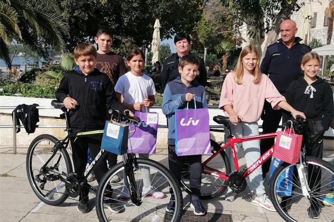 Ispred zgrade Županije održano natjecanje osnovnih škola u spretnosti vožnje bicikla: Evo pobjednika 