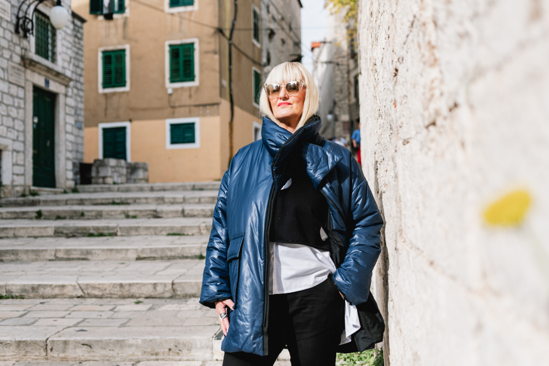 Garderobu osvježite dizajnerskim komadima iz Galerije Juraj Dalmatinac, dom umjetninama po super cijenama