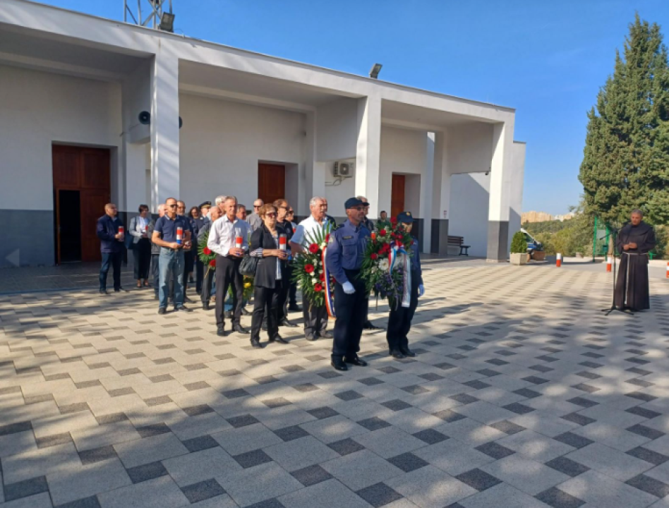 Na Kvanju položeni vijenci u povodu Svih svetih i Dušnog dana