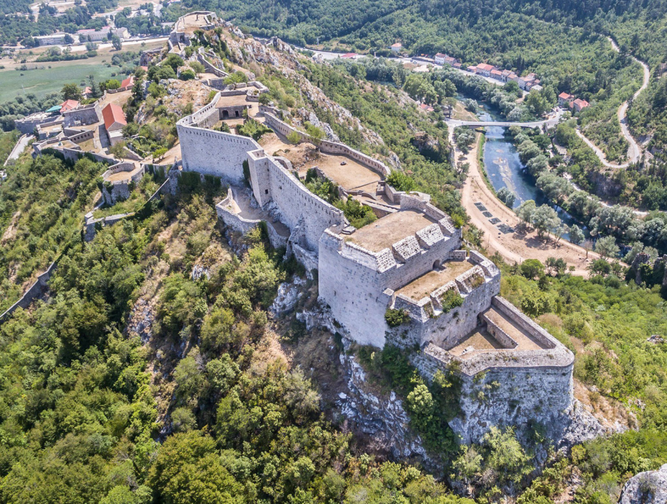 Knin je doživio turistički rast: Sve više posjetitelja otkriva njegove čari
