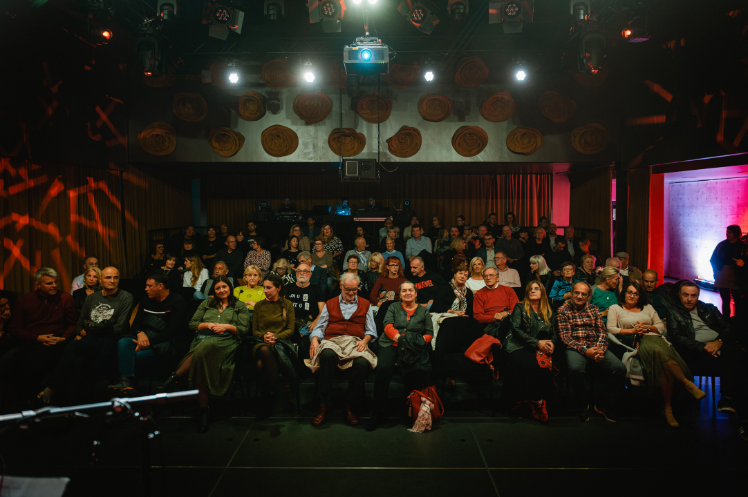 Arsenov prijatelj Zoran Predin u Kući umjetnosti Arsen oduševio glazbom i humorom 