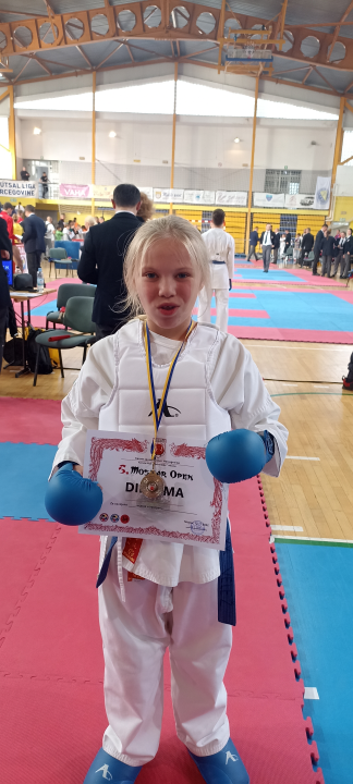 S 12 medalja vratili se mladi karatisti Šibenika 1066 s međunarodnog turnira u Mostaru