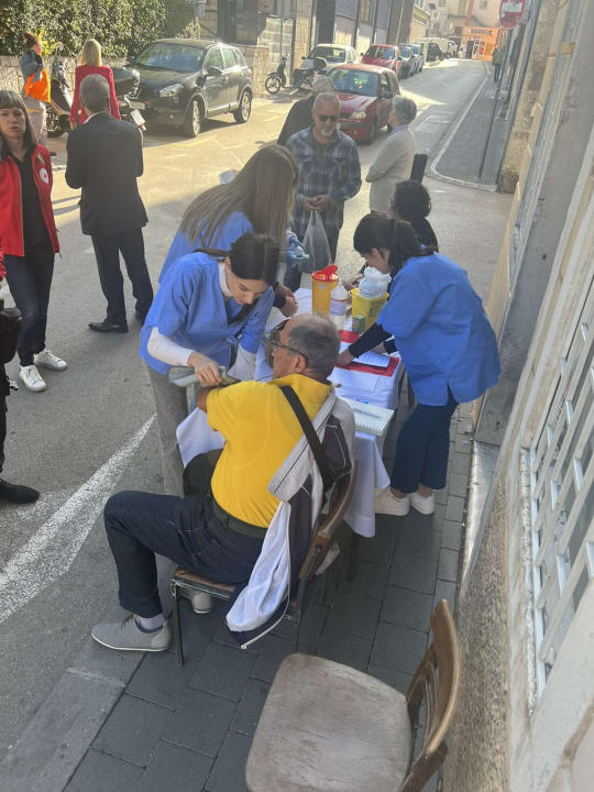 Učenici Medicinske škole i patronažna služba na šest mjesta u županiji mjerili krvni tlak i šećer