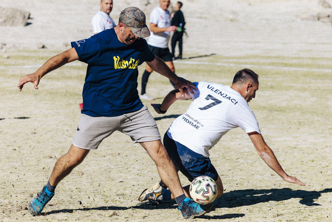 Nogometno rivalstvo traje već 79 godina: Okršaj Vukova i Vilenjaka na Modrom jezeru je spektakl!