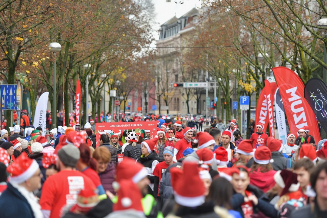 Zagreb Advent Run utrku istrčalo gotovo 3000 sudionika u božićnim kostimima 