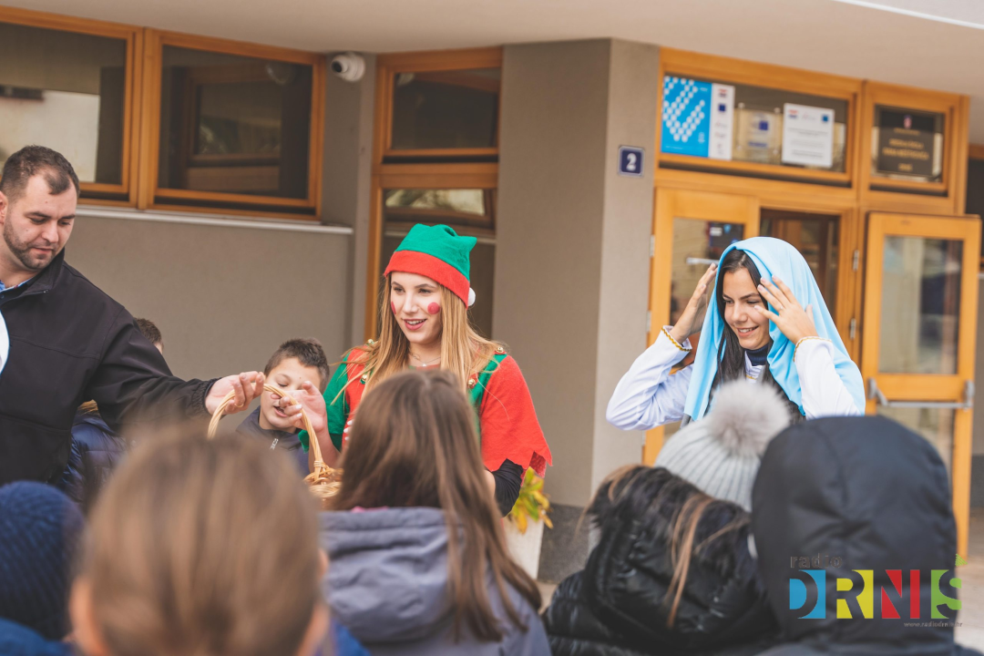 Sv. Luca u Drnišu se družila s mališanima