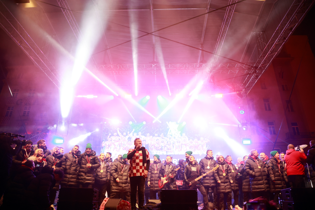 U Hrvatskoj 'nitko nije normalan': Vatreni stigli među 80 tisuća navijača!