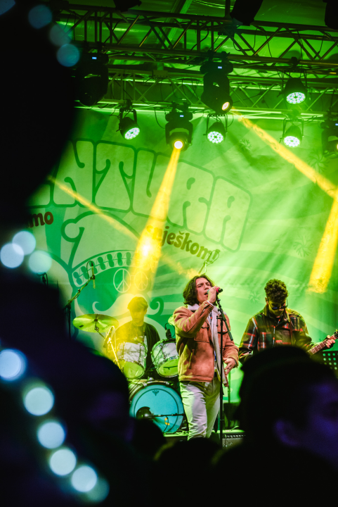 Šibenski srednjoškolci nastupili u Đardinu i svojom svirkom oduševili sve