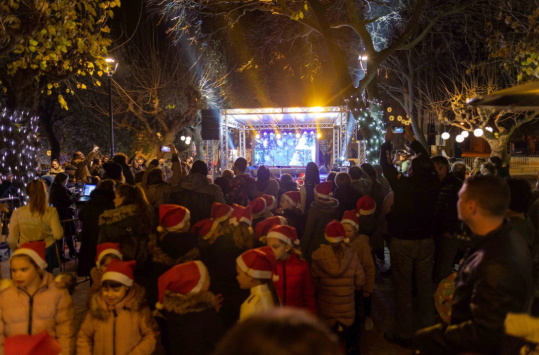 Koncertom Tomislava Bralića i klape Intrade  sinoć počeo Advent u Vodicama