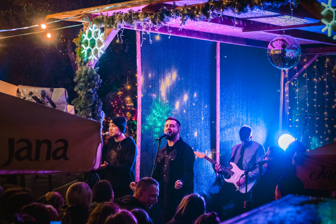 Osjetite duh blagdana u prekrasno uređenom cocktail baru Nautica! 