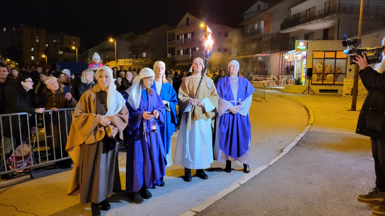 Župljani Vidika uprizorili žive jaslice i oduševili sugrađane
