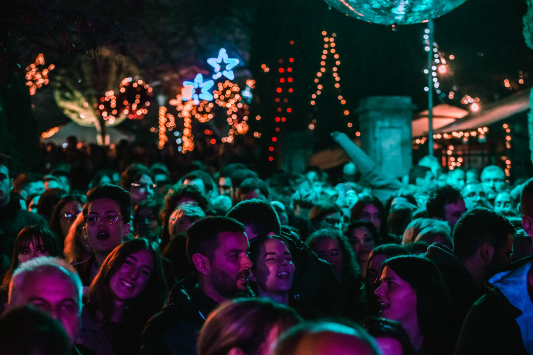 Vesna Pisarović dobrim starim hitovima oduševila Šibenčane