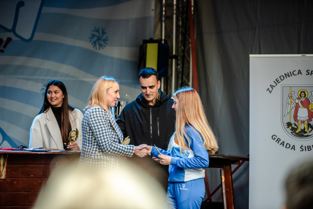 Toni Slavica i Nives Radić, vaterpolisti Solarisa i vaterpolistice Viktorije ovogodišnji su laureati