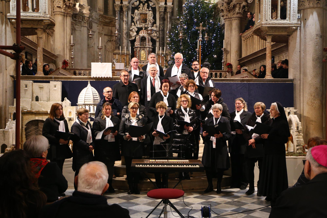 U katedrali održan božićni koncert, nastupili zborovi Šibenske biskupije