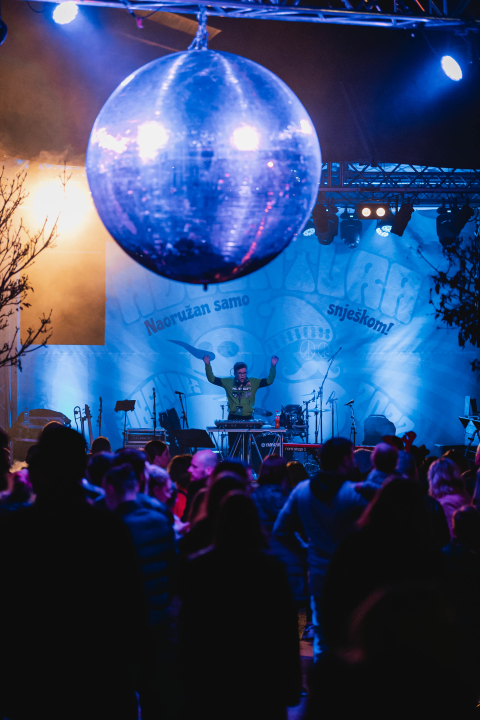 Desetogodišnja senzacija na Adventuri: DJ MichaelX rasplesao park tvrdim zvukom!