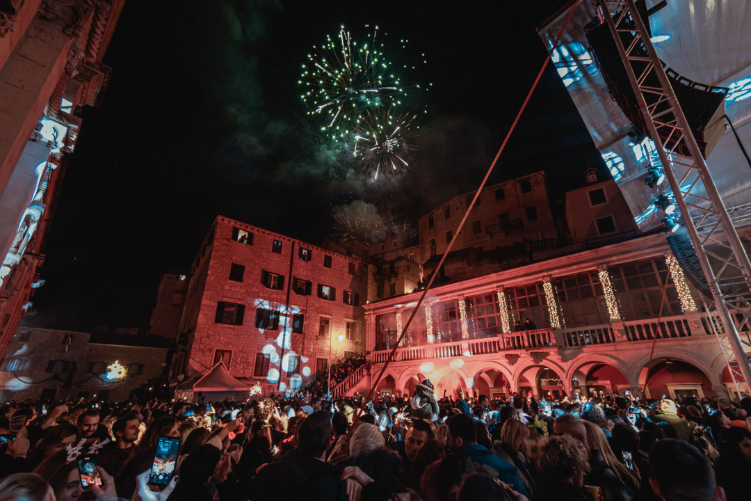 Kraljica rasplesala Šibenik: Róisín Murphy oduševila i one koji su je gledali samo na ekranu ispred Azimuta