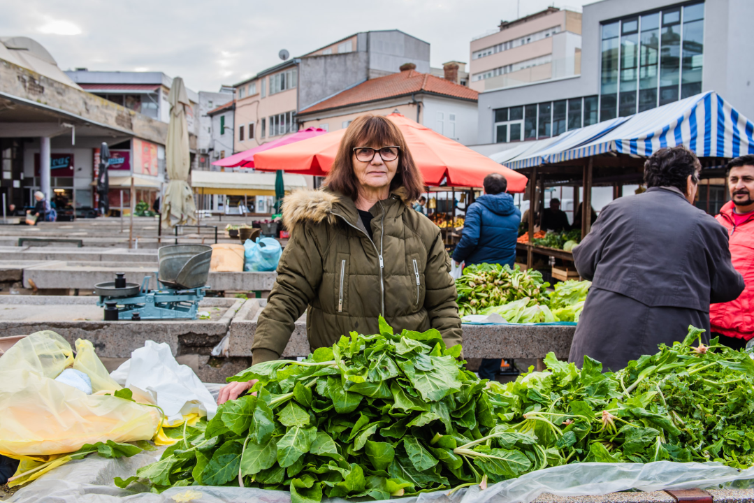 Euro stigao na šibensku pijacu: Jedni nose tri novčanika, drugi plaču za kunom