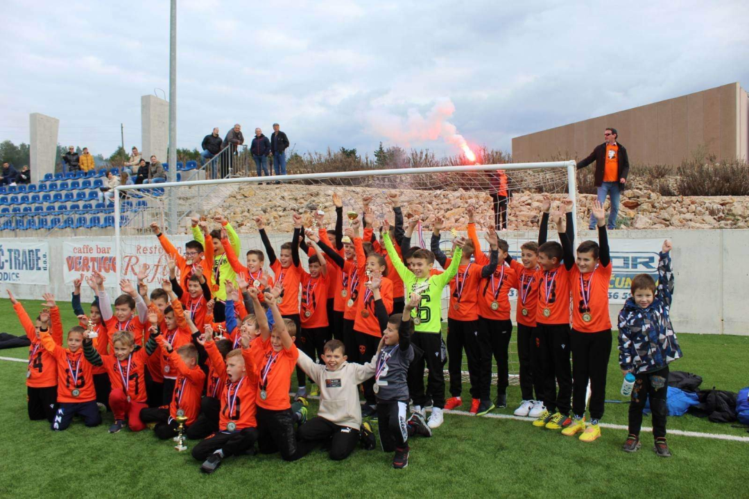 Mladi nogometaši Šibenika na 9. Vodice Cupu do dva zlata i dva srebra