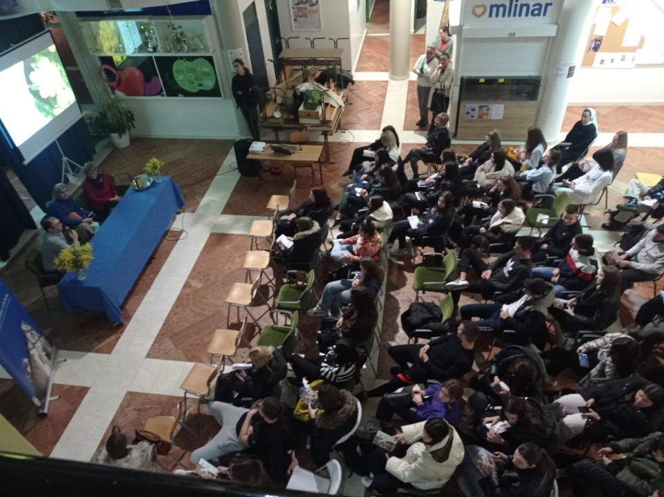 U povodu Dana mimoza i Nacionalnog dana borbe protiv karcinoma vrata maternice održana tribina u Medicinskoj školi 