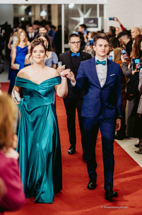 Učenici Ekonomske škole zablistali na maturalnom plesu u Vodicama (1)