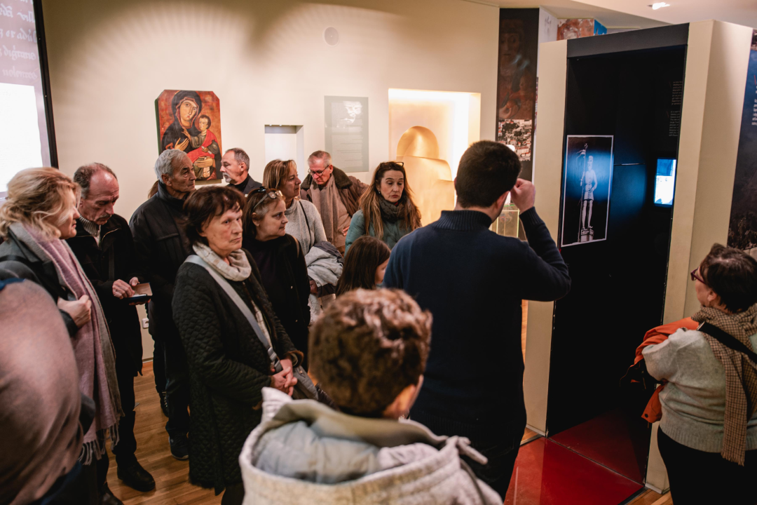Učenici u muzeju pjevali Lukačića i predstavili šibenske galete dok su trkači ‘Zagrlili grad’