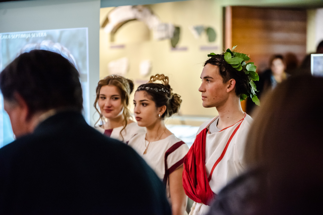 Noć muzeja u Šibeniku: Antikom inspirirane frizure!