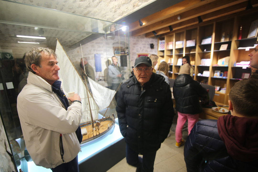Betinski muzej u petak je bio glavno mjesto za izlazak na otoku