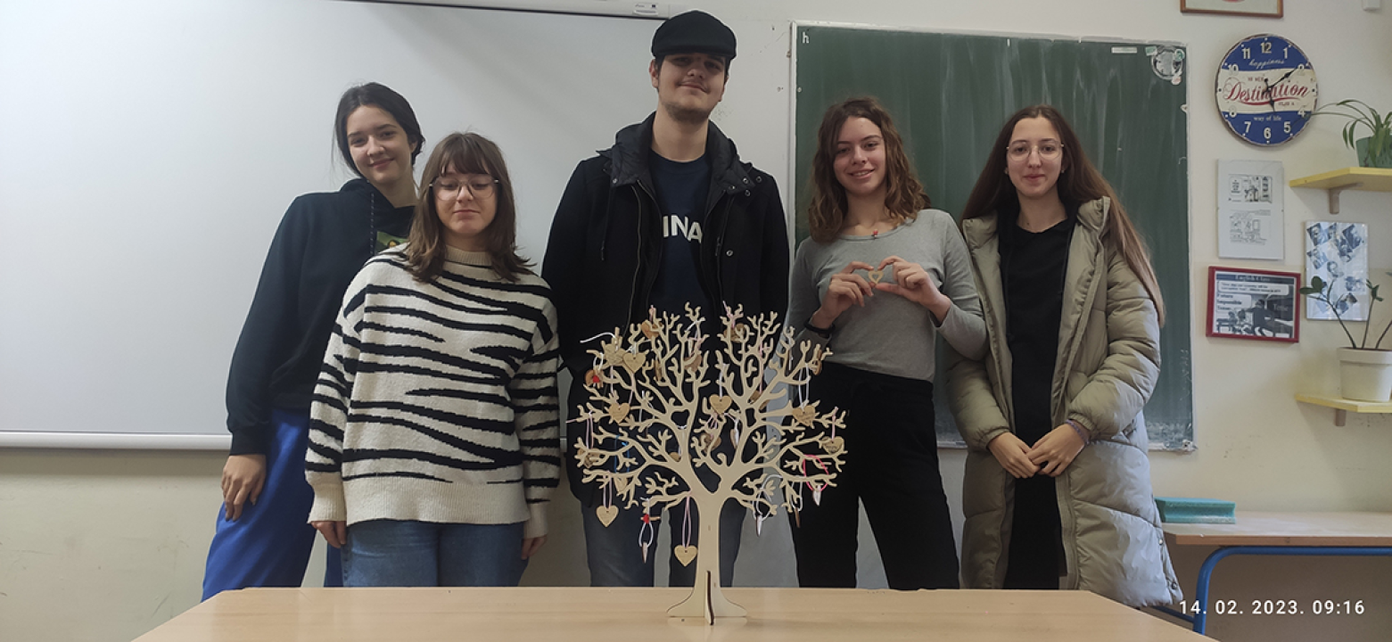 Pogledajte kako su šibenski gimnazijalci obilježili Valentinovo