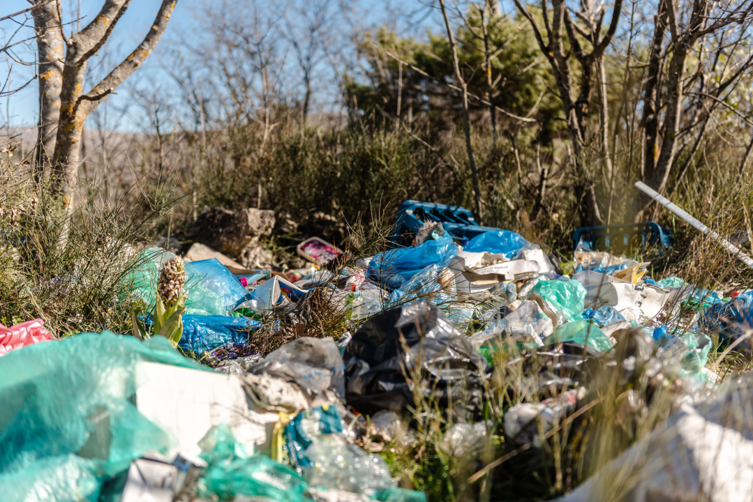 Dnevna doza smeća: Evo hrpe na putu za Dubravu