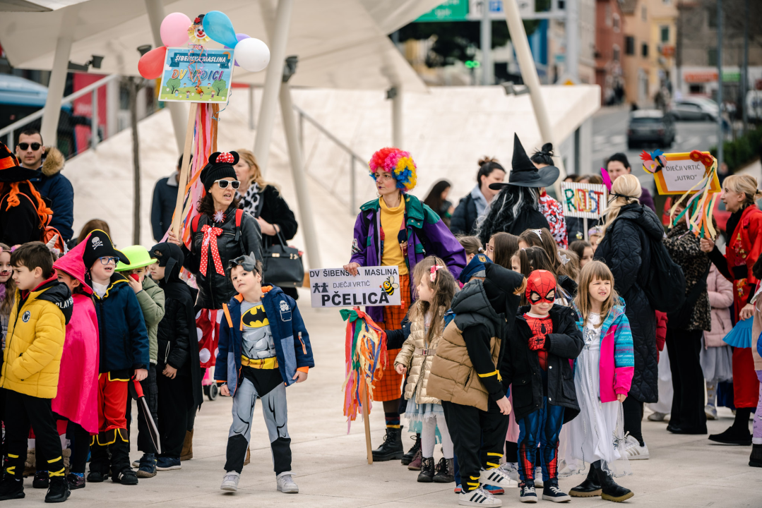 Maškare na Poljani: Đir preko grada pa svi na krafne!