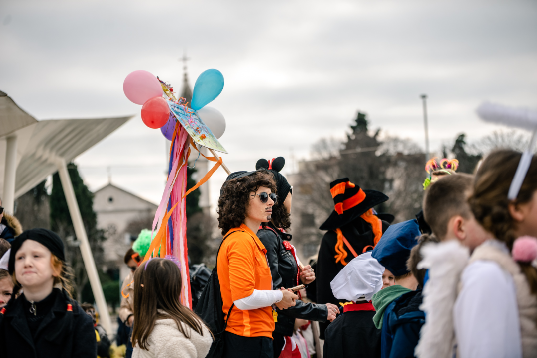 Maškare na Poljani: Đir preko grada pa svi na krafne!
