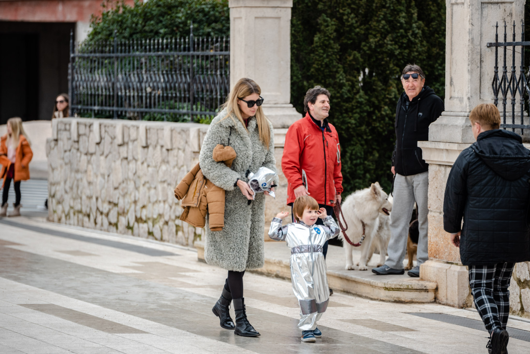 Moderni komadi koji nikad neće izaći iz mode: Evo tko nam je upao u oko ovaj tjedan!